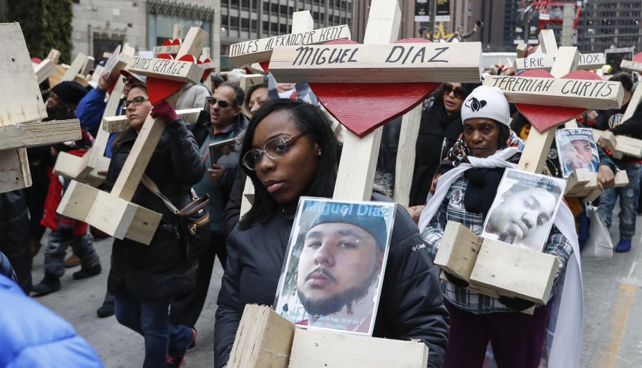 Estados Unidos: Cientos de personas marcharon contra la ola de homicidios en Chicago