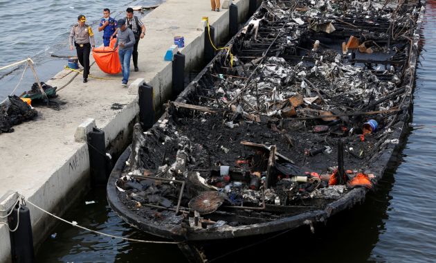 Barco que transportaba a más de 200 personas se incendió y dejó al menos 23 muertos y 17 desaparecidos (Efe). 