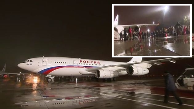Un avión con los 35 diplomáticos rusos expulsados de Estados Unidos llegó a su país. (Captura)