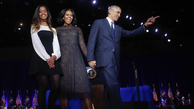 Barack Obama dio emotivo discurso en Chicago acompañado de su familia. (Difusión)