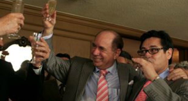 Matrimonio de Óscar Ugarteche y Fidel Aroche abre debate en Perú. 