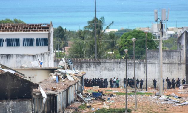 Enfrentamiento entre bandas delincuenciales en cárcel de Alcaçuz, Natal, dejó al menos 30 muertos (Efe).