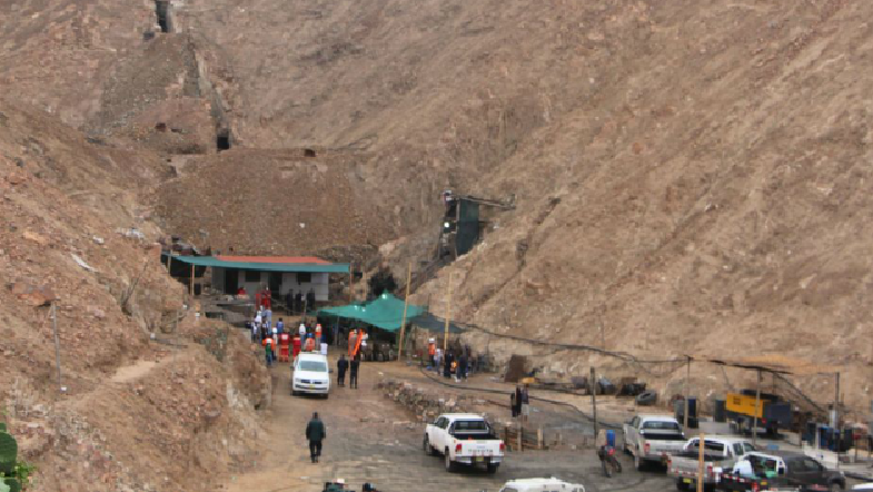 El incidente se produjo luego que un huaico tapara con piedras y tierra la entrada a la mina. (Foto: Difusión)