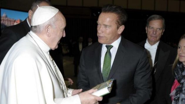 Arnold Schwarzenegger visitó al Papa Francisco en El Vaticano. (Créditos: AP)