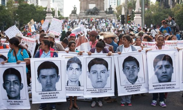 Padres de 43 alumnos desaparecidos continúan exigiendo justicia. (Agencias)
