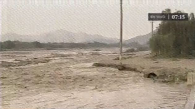 Huaico: Río Huaycoloro se desbordó en San Juan de Lurigancho y este viernes ha crecido el caudal. (Captura de TV)