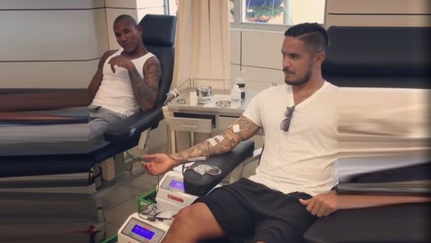 Juan Manuel Vargas y otros jugadores de Universitario donaron sangre en el Hospital del Niño de San Borja. (Instagram)