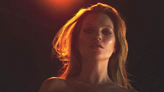 Kate Moss se desnuda y demuestra que a los 43 años una mujer se puede lucir mejor que nunca (W Magazine)