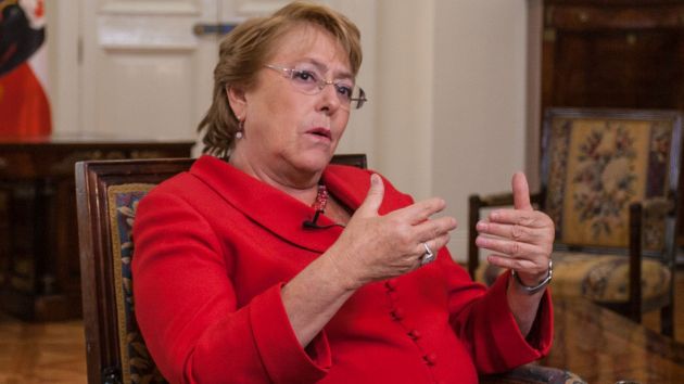 Michelle Bachelet dijo que "Chile ha respondido, pero no podemos dejar de combatir ni prevenir nuevos incendios". (AFP)