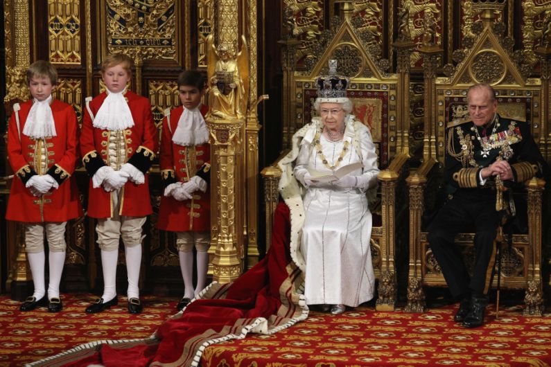 La reina Isabel II de Inglaterra cumple 65 años en el trono: Mira su vida en imágenes