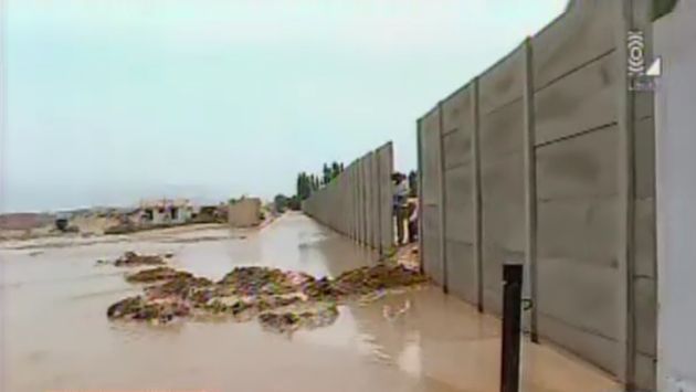 Desborde del río Chilca afectó parte de la Panamericana Sur. (Captura de TV)