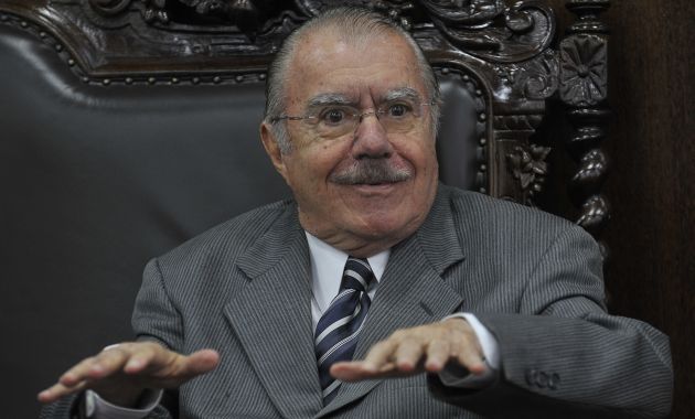 José Sarney es vinculado al delito de obstaculización de justicia en las investigaciones del caso Petrobras (Surealista.com.br).