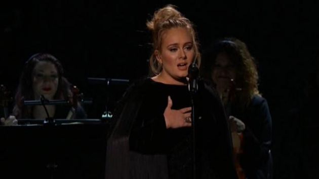 Adele se puso nerviosa y olvidó la letra. (Captura)