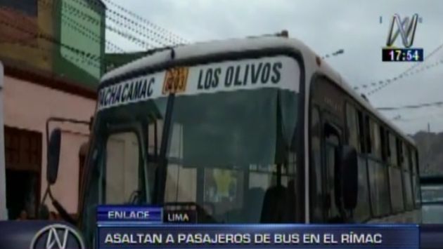 Tres ladrones asaltan bus de pasajeros pero fueron capturados por la Policía. (Captura de TV)