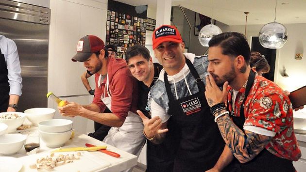 Maluma con sus amigos artistas en la cocina. (Captura)