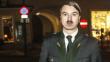 Hombre es arrestado por imitar a Adolf Hitler