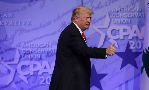 Donald Trump declaró en conferencia de conservadores que construirá el muro 