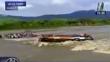 Bus con pasajeros es arrastrado por el agua en quebrada Río Seco [Video]