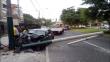 La Molina: Vehículo impacta contra poste y lo derriba