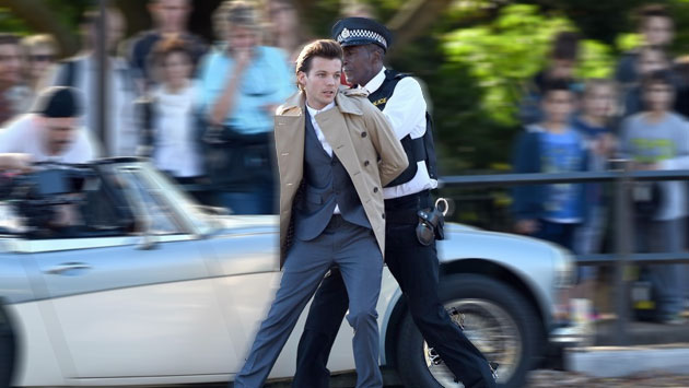 Momento en el que Louis Tomlinson de One Direction es arrestado. (USI)