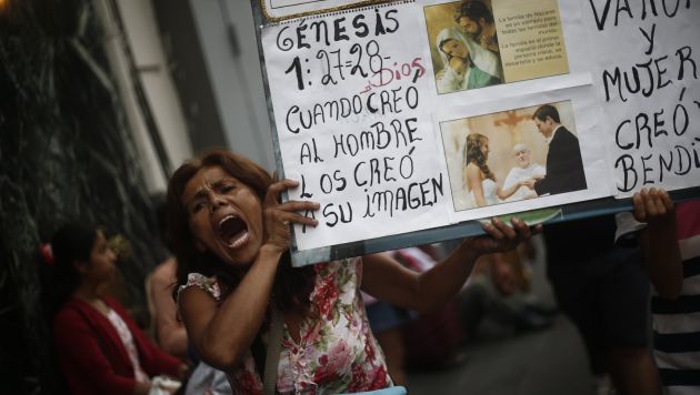 'Con mis hijos no te metas' congregó a varios manifestantes en la tarde del último sábado. (Renzo Salazar/Perú21)