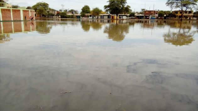 Piura: Lluvia duró más de seis horas y convirtió las calles en lagunas. (Perú21)