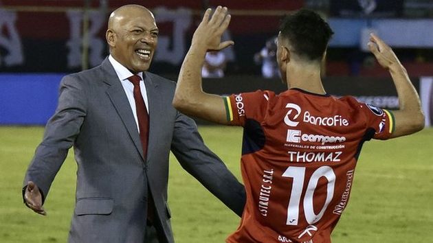 El ex técnico de Alianza Lima y Sporting Cristal recibió el respaldo de sus jugadores. (AFP)
