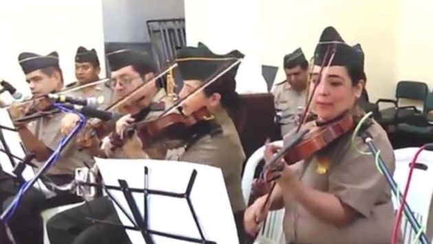 Orquesta de la PNP sorprendió al interpretar el tema 'Que bonito'. (Captura de Tv)