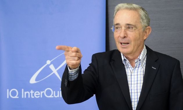 El ex presidente colombiano, Álvaro Uribe, convocó a una marcha en Colombia contra Juan Manuel Santos el 1 de abril (AFP).