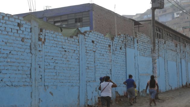 Al igua que en SJM, en Collique el colegio Perú Holanda 2086 también presentó deficiencias en el primer día de clases. (Perú21)