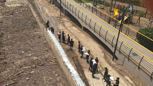 Parque la Muralla: Siguen los trabajos de limpieza tras desborde del río Rímac. (Perú21/Iván Atilano)