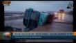 Desborde de río en Ica hizo que bus interprovincial se volcara en desnivel [VIDEO]