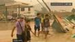 Huachipa: Vecinos arriesgan sus vidas cruzando vías inundadas por huaico [VIDEO]
