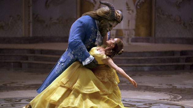 Dan Stevens y Emma Watson en 'La bella y la bestia'. (AP)