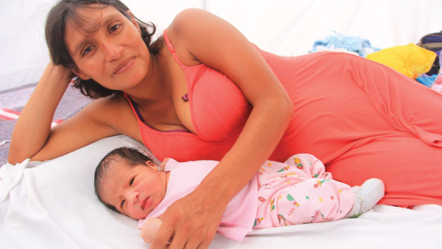 La bebé trae esperanza a la gente afectada en el norte del país. (Andina)