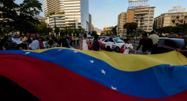 Venezuela afronta una crisis cada vez peor y los militares están del lado de Maduro. 