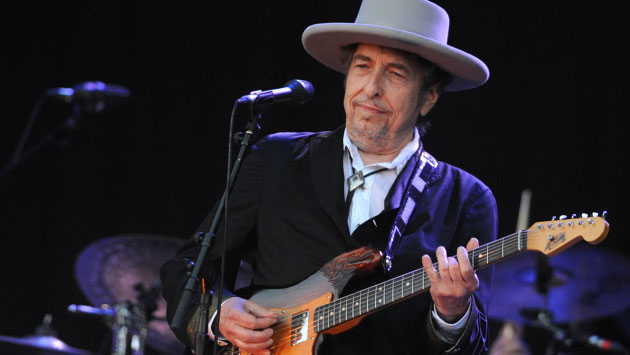 Bob Dylan finalmente recibió el galardón, pero no pronunció discurso alguno.