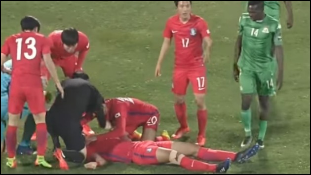 El jugador coreano fue atendido inmediatamente. (Foto: Youtube/Assabio)