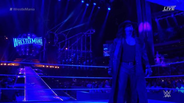 Wrestlemania 33. The Undertaker fue vencido por Roman Reigns, sin embargo, fue el punto de atención al anunciar su posible retiro (WWE)