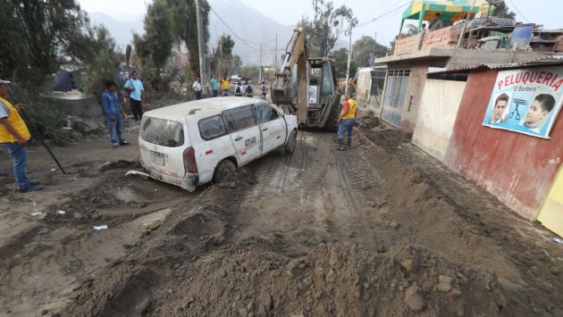 Se han trasladado más de ocho excavadoras en toda la zona para la limpieza (Andina)