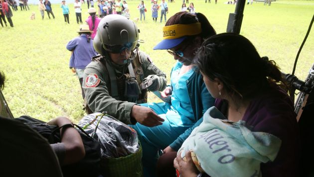 Las Fuerzas Armadas realizaron esta labor apoyados por aeronaves de países que solidarizaron tras la emergencia. (Andina)