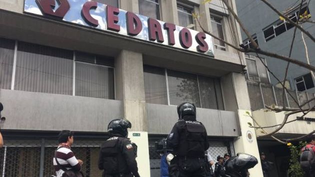 Fiscalía y Policía registraron la sede e incautaron computadoras y documentos en Ecuador. (El Universo)