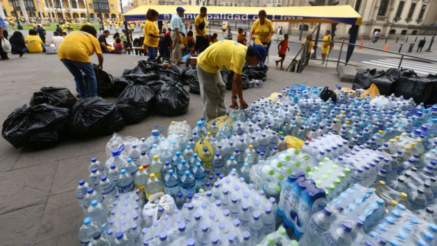 Agua, artículos de aseo personal, entre otros productos útiles fueron recolectados.  (Municipalidad de Lima)
