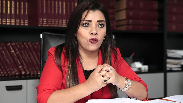 Alejandra Aramayo fue acusada de extorsión por ex funcionario. (USI)