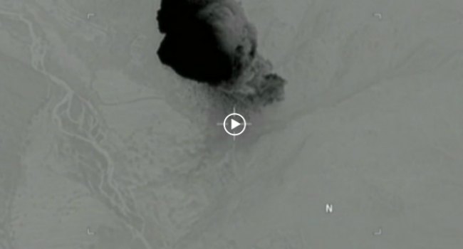Imagen del video de la bomba grabado el 13 de abril por el Departamento de Defensa (DOD). (Foto: AFP)