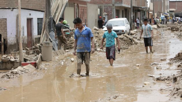 Las intensas lluvias, huaicos y desbordes dejaron 178,701 damnificados, según el COEN. (Perú21)