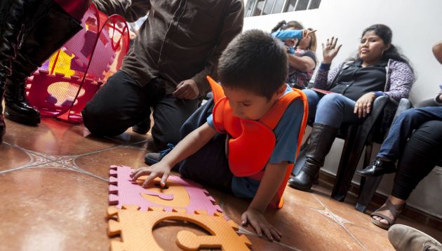 Estudios demuestran que los niños con autismo pueden mejorar su socialización a través del juego. (Anthony Niño de Guzmán)