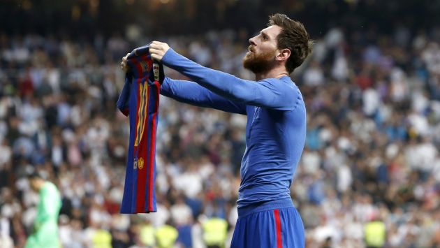 Lionel Messi marcó dos de los tres goles que le otorgaron los tres puntos al Barcelona en su visita al Real Madrid. (EFE)