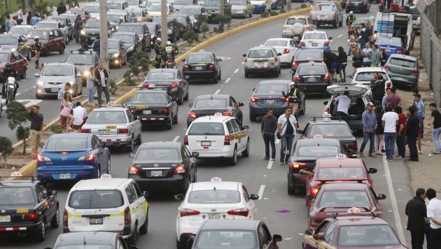 El tráfico vial será supervisado y controlado por agentes de la Municipalidad y de la Policía de Tránsito.