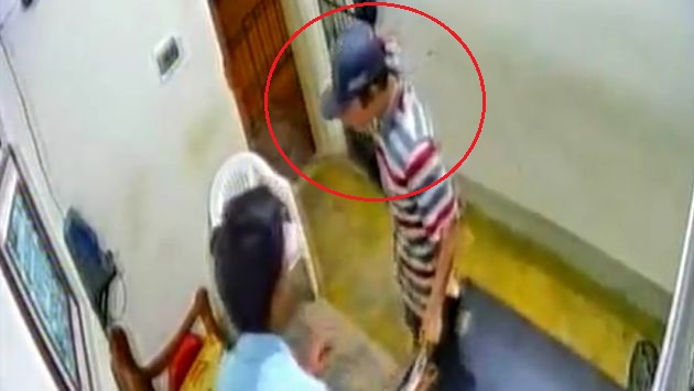 Ladrón atacó con dos cuchillos a recepcionista de un hostal en Yurimaguas. (América TV)